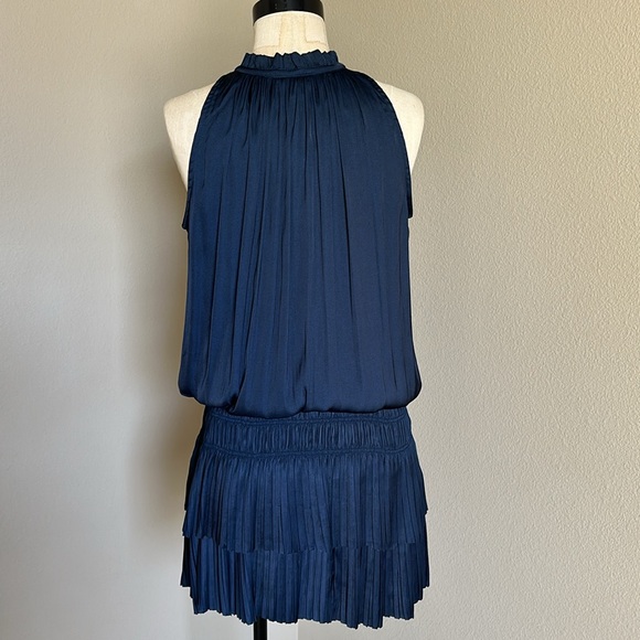 Dress - Picture 2 of 5